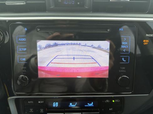 Used 2017 Toyota Corolla LE image 18