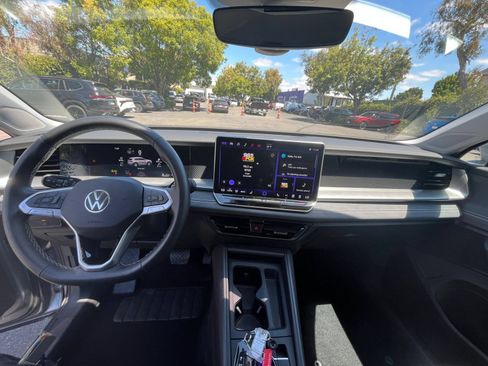 Used 2026 Volkswagen Tiguan SE AWD/4WD image 35