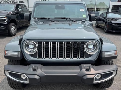 Used 2025 Jeep Wrangler Unlimited Sahara AWD/4WD image 2