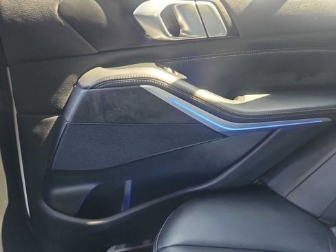 Used 2022 BMW X5 xDrive40i w/ M Sport Package image 22