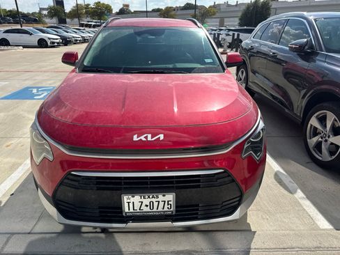 Certified 2023 Kia Niro EX FWD image 2