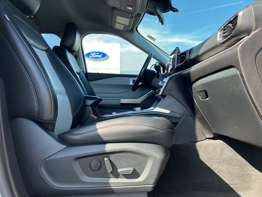 Used 2022 Ford Explorer XLT w/ Equipment Group 202A AWD/4WD image 36