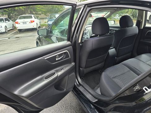 Used 2018 Nissan Altima FWD image 9