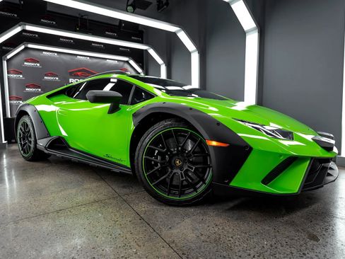 Used 2023 Lamborghini Huracan Sterrato image 4