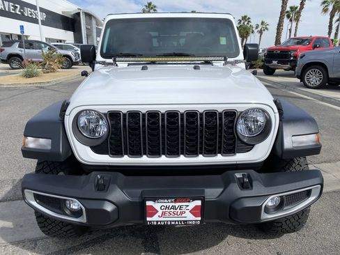 Used 2024 Jeep Gladiator Sport AWD/4WD image 30