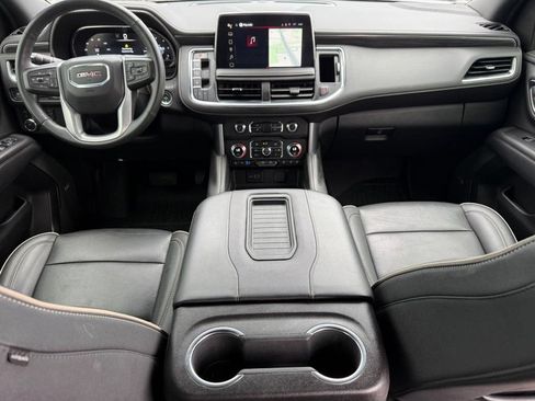 Used 2024 GMC Yukon XL SLT w/ SLT Luxury Package AWD/4WD image 13