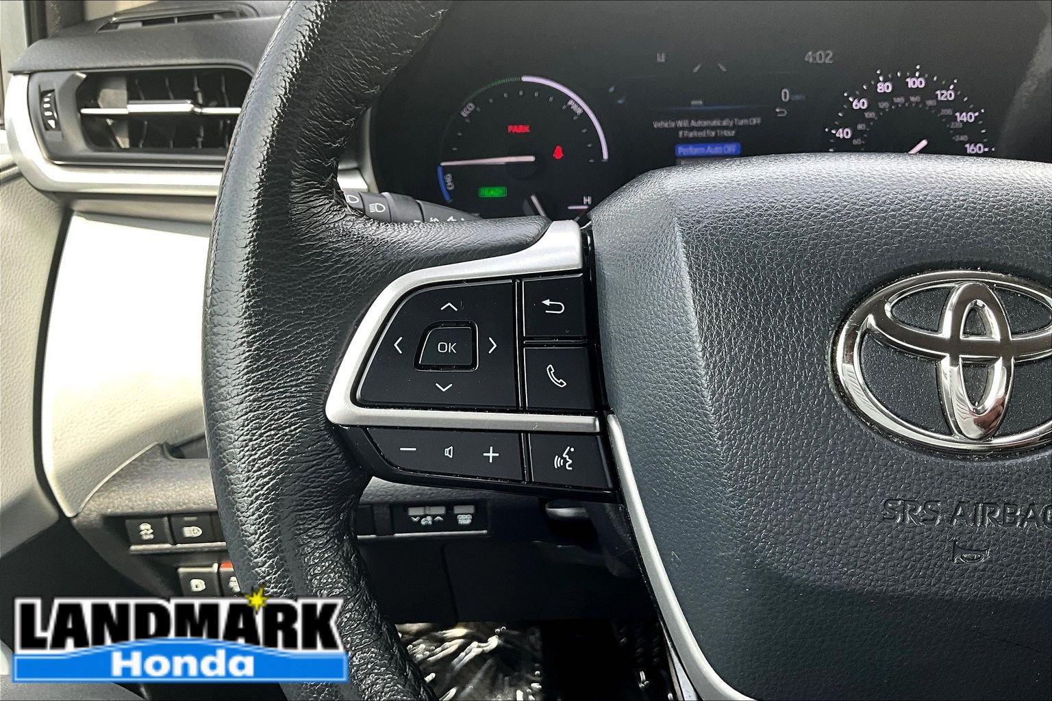Used 2025 Toyota Sienna XLE FWD image 20