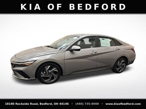 Used 2025 Hyundai Elantra SEL FWD image 9