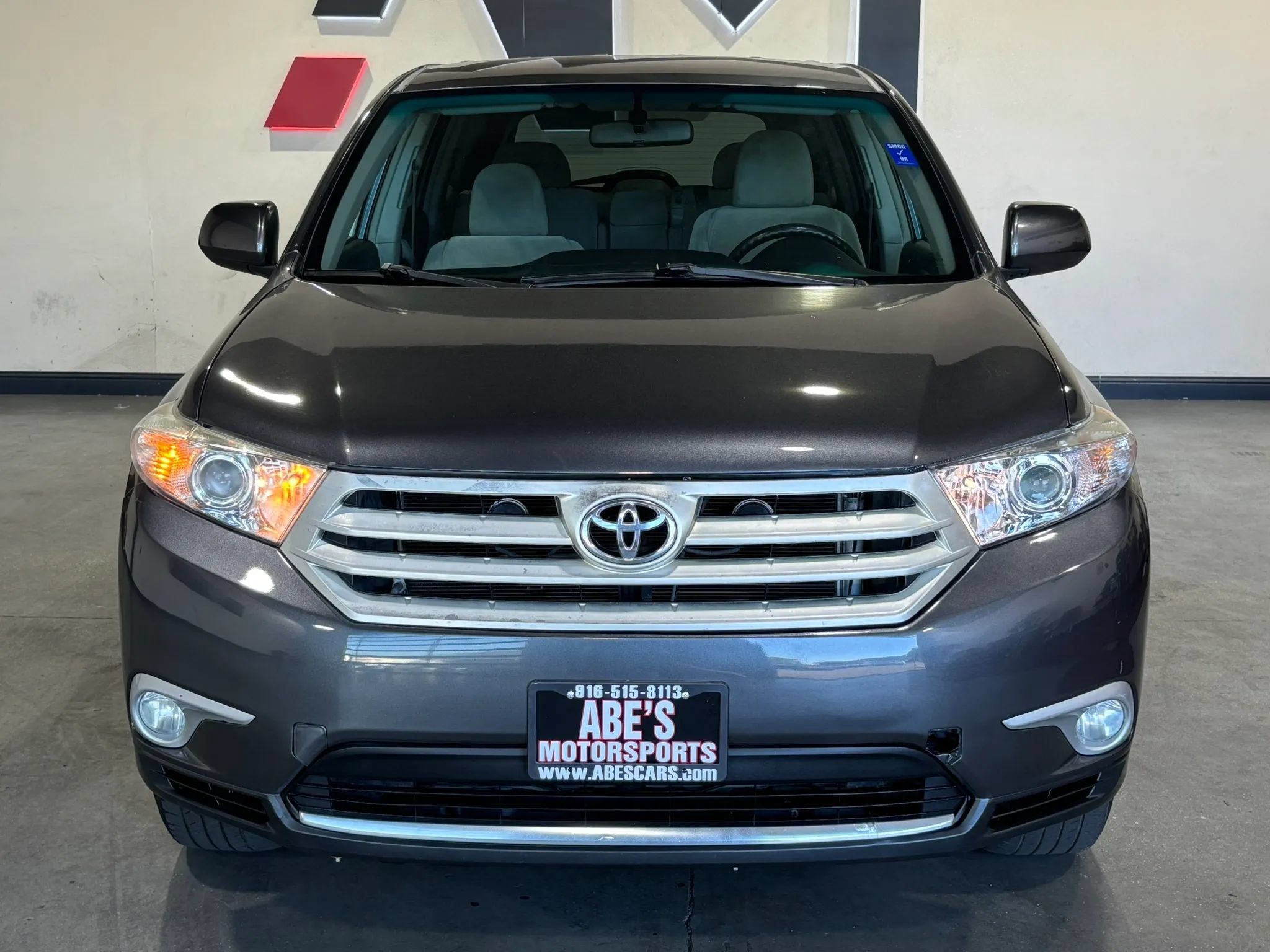 Used 2012 Toyota Highlander 4WD w/ Tech Pkg image 2