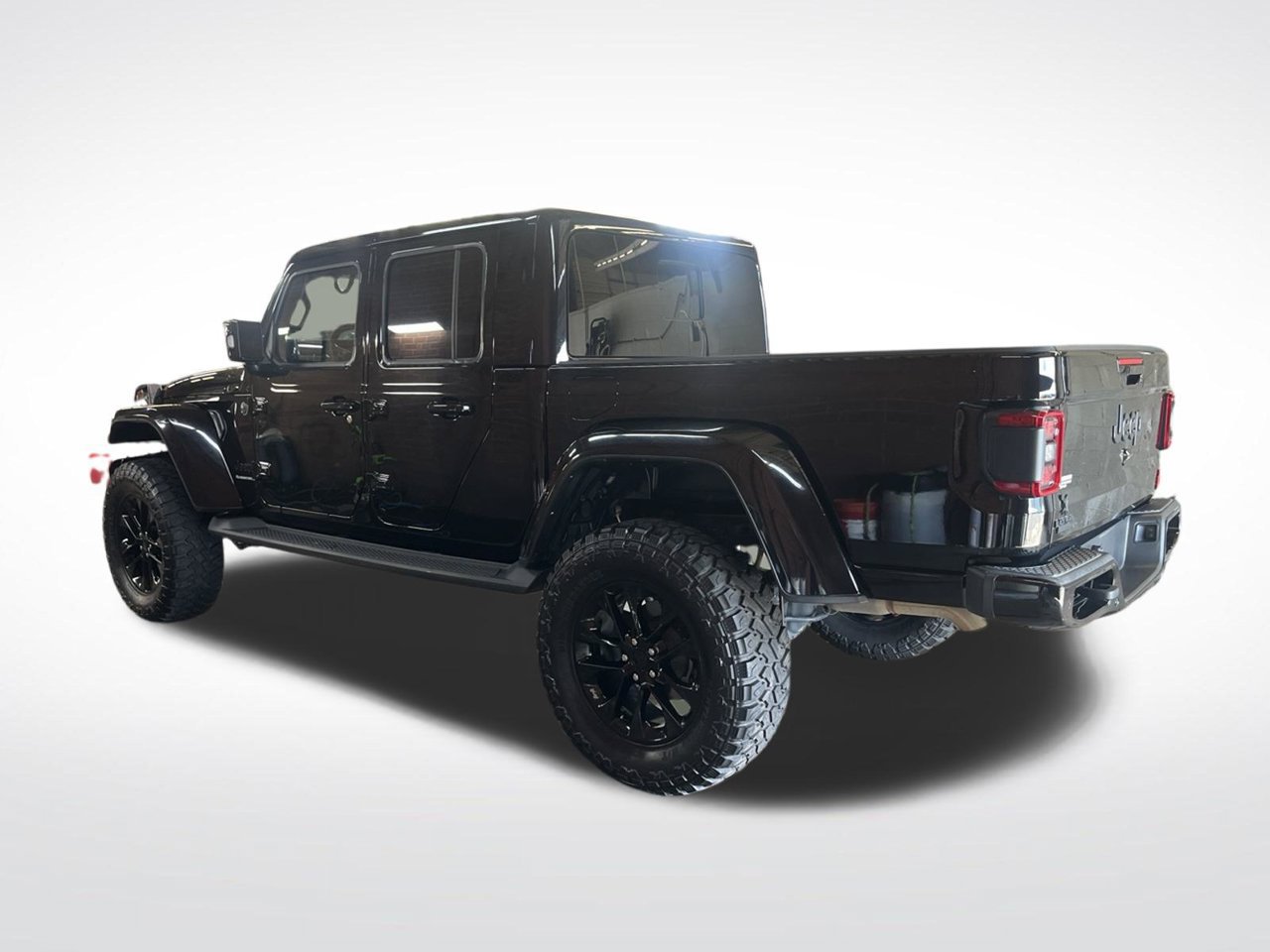 Used 2023 Jeep Gladiator Overland AWD/4WD image 3