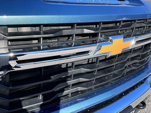 Used 2025 Chevrolet Silverado 2500 LT w/ Convenience Package image 31