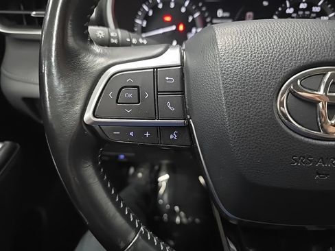 Used 2020 Toyota Highlander XLE AWD/4WD image 22