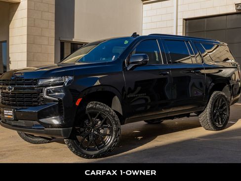 Used 2023 Chevrolet Suburban RST w/ Sport Performance Package image 5