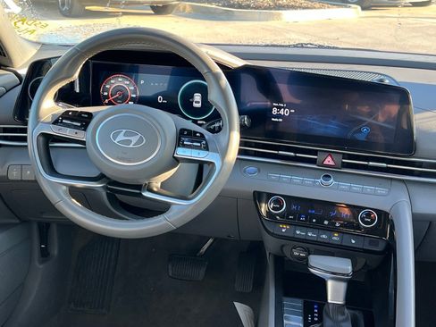 Certified 2025 Hyundai Elantra SEL image 19