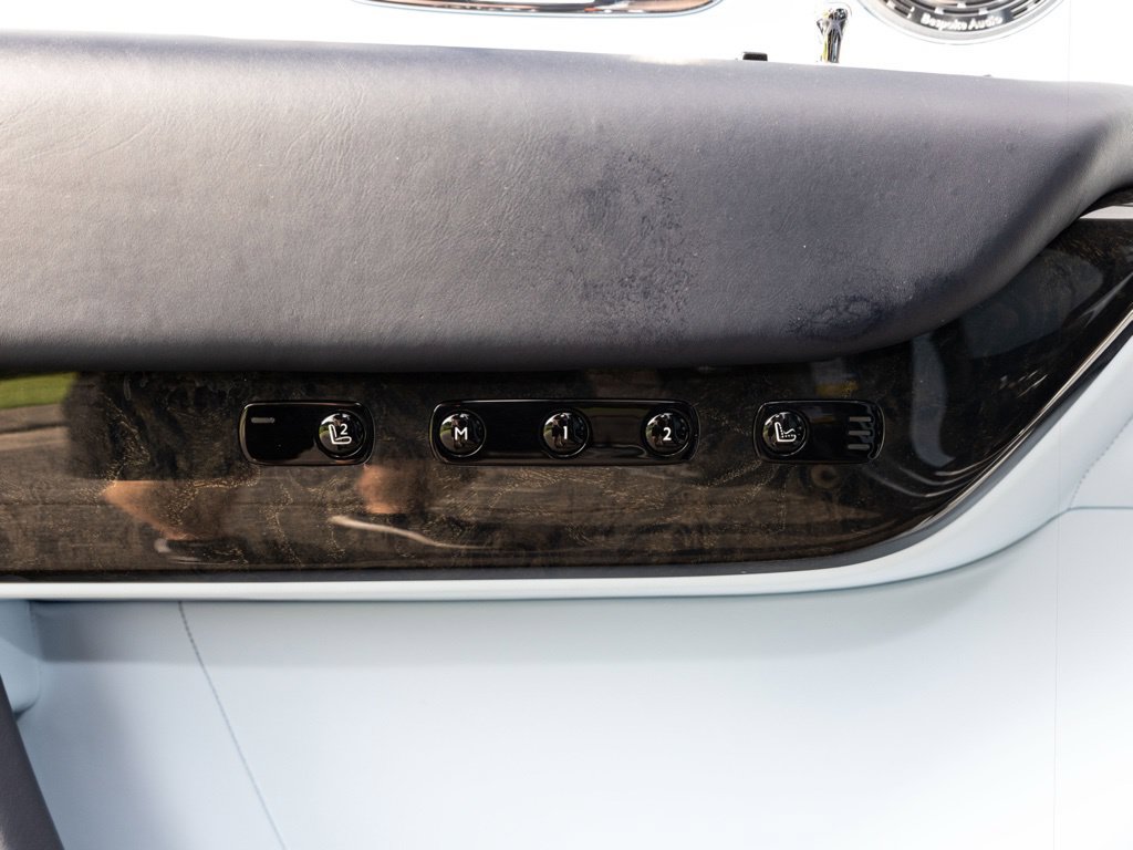 Used 2022 Rolls-Royce Cullinan w/ Cullinan Package AWD/4WD image 25