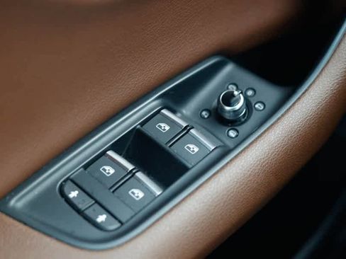 Used 2018 Audi Q7 3.0T Prestige w/ Prestige Package image 35