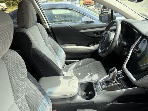 Used 2022 Subaru Outback Premium image 5