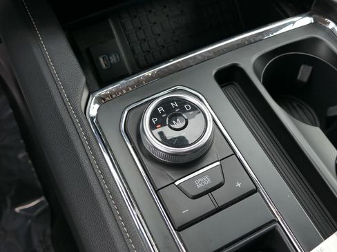 Used 2024 Ford Expedition XLT image 22