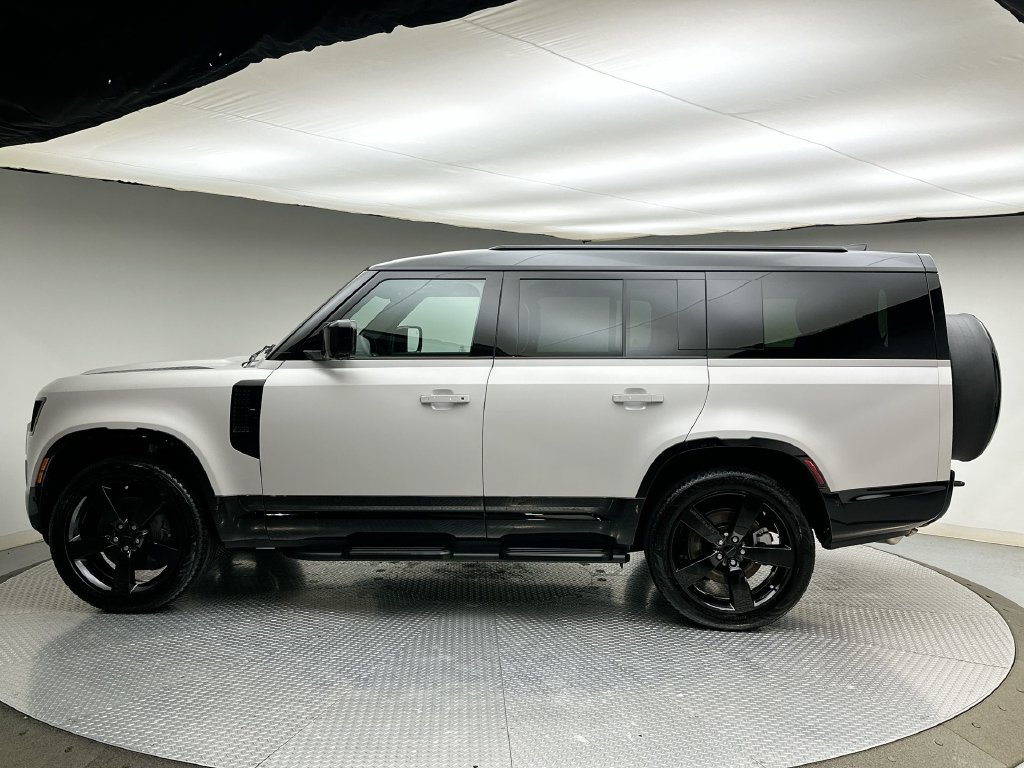 Used 2026 Land Rover Defender 130 X-Dynamic SE AWD/4WD image 10
