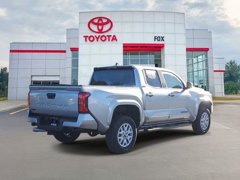 Used 2025 Toyota Tacoma SR5 image 4