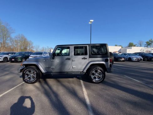 Used 2016 Jeep Wrangler Unlimited Sahara w/ Connectivity Group AWD/4WD image 8