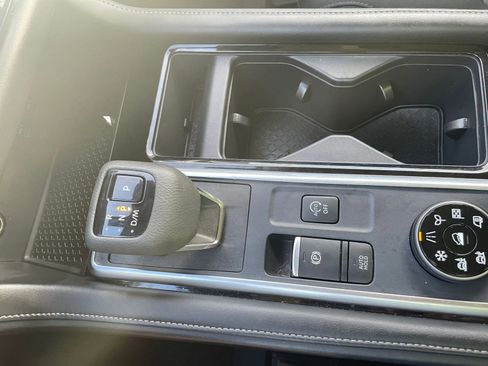 Used 2025 Nissan Pathfinder SV image 41