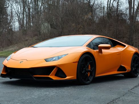 Used 2020 Lamborghini Huracan EVO image 3