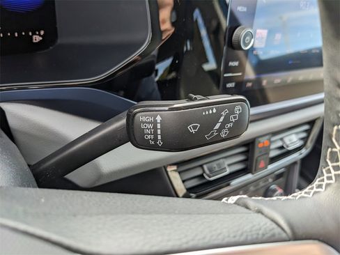 Certified 2022 Volkswagen Taos SE image 33