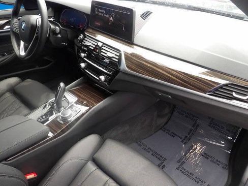 Used 2022 BMW 530i xDrive w/ Convenience Package image 25