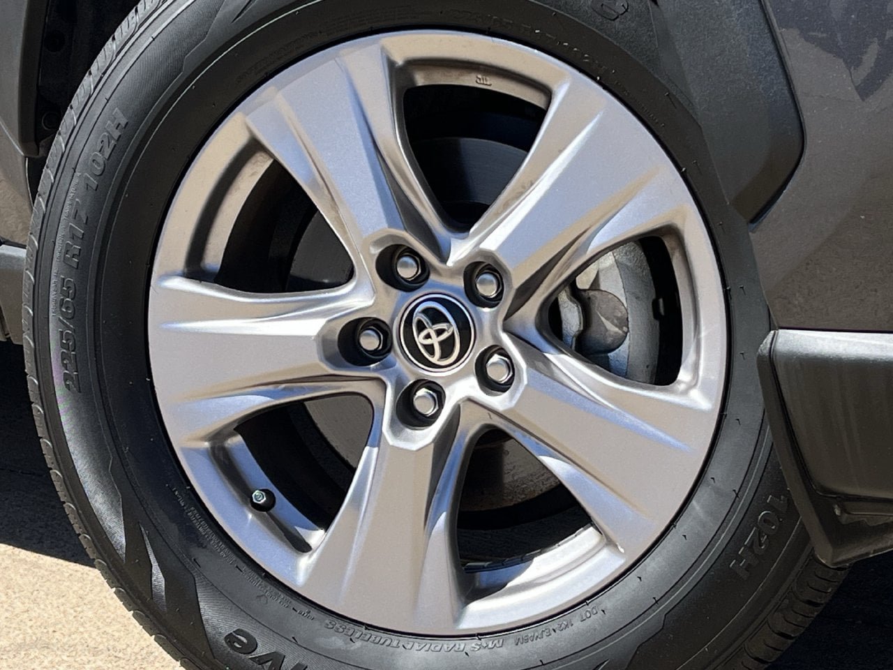 Used 2025 Toyota RAV4 XLE AWD/4WD image 28