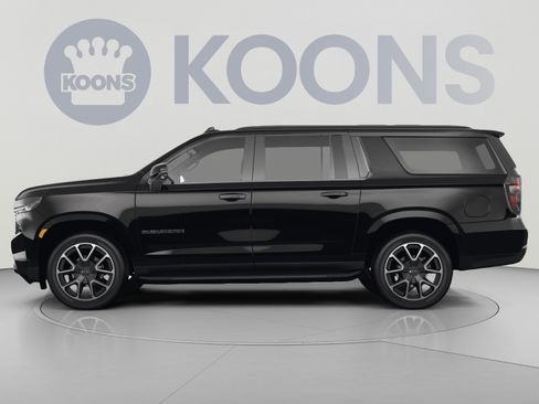 Used 2022 Chevrolet Suburban LT w/ Luxury Package AWD/4WD image 2