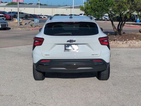 Used 2024 Chevrolet Trax ACTIV w/ Sunroof Package FWD image 7