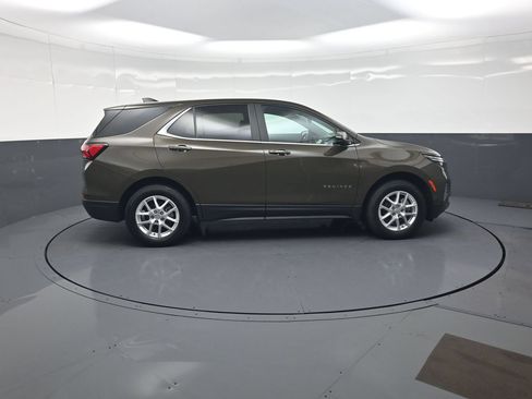 Used 2023 Chevrolet Equinox LT AWD/4WD image 2