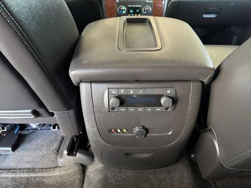 Used 2012 Chevrolet Suburban LTZ AWD/4WD image 22