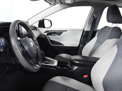 Used 2021 Toyota RAV4 XLE w/ Convenience Package image 19