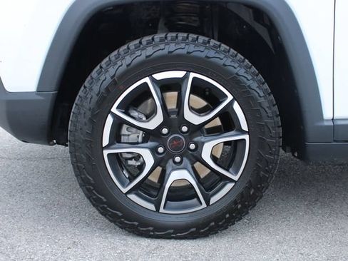 Used 2025 Jeep Compass Trailhawk w/ Trailhawk Convenience Group AWD/4WD image 33