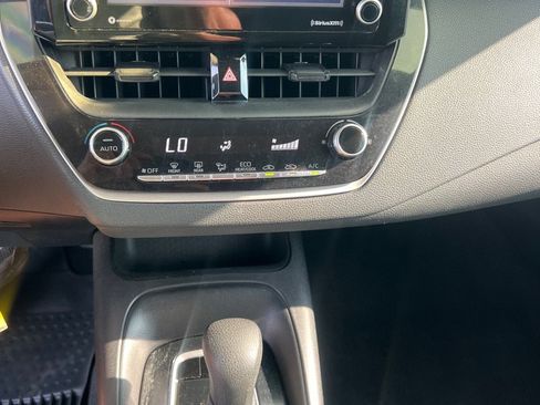 Used 2022 Toyota Corolla LE FWD image 30
