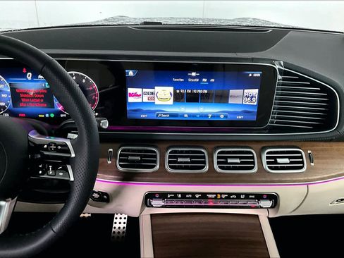 New 2026 Mercedes-Benz GLS 450 4MATIC image 9