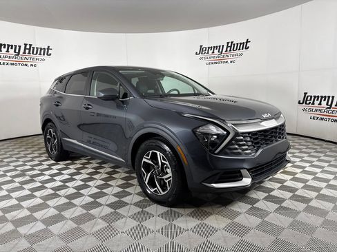 Used 2023 Kia Sportage LX FWD image 3