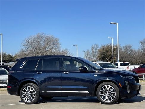 Used 2021 Cadillac XT6 Sport w/ Platinum Package image 3