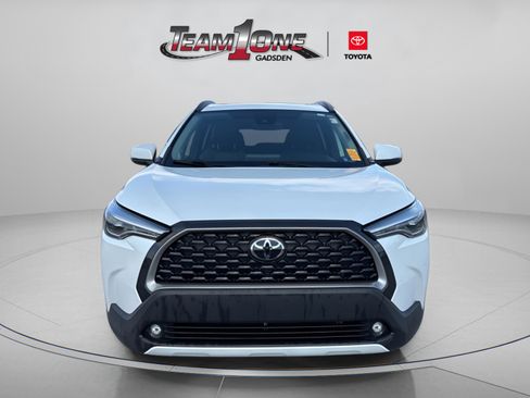 Used 2022 Toyota Corolla Cross XLE w/ Convenience Package image 2