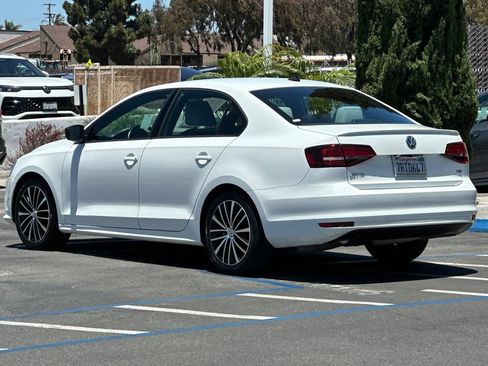 Used 2016 Volkswagen Jetta Sport w/ Lighting Package FWD image 6