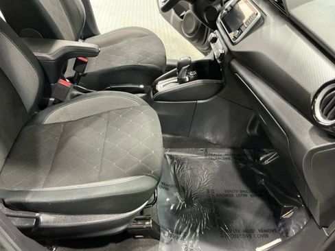 Used 2020 Nissan Kicks SV image 15