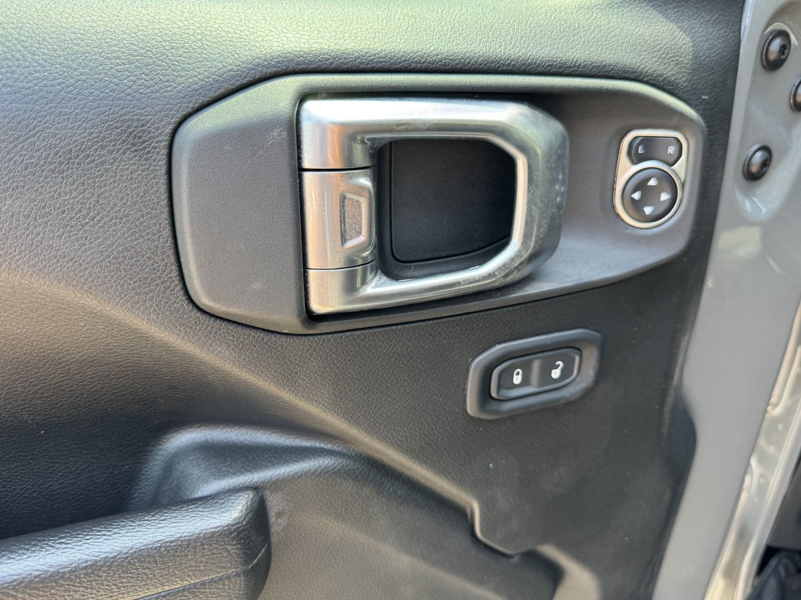 Used 2023 Jeep Wrangler Unlimited w/ 8.4" Radio Group AWD/4WD image 11