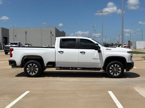 Used 2025 Chevrolet Silverado 2500 Custom w/ Custom Value Package AWD/4WD image 8