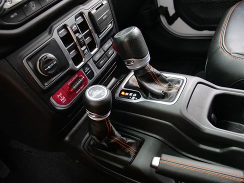 Used 2023 Jeep Gladiator Mojave w/ Cold Weather Group AWD/4WD image 24