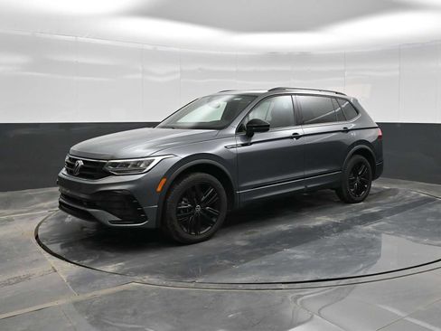 Used 2022 Volkswagen Tiguan SE R-Line image 1