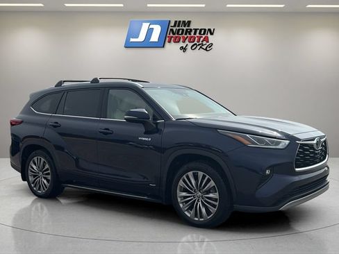 Used 2021 Toyota Highlander Platinum AWD/4WD image 3