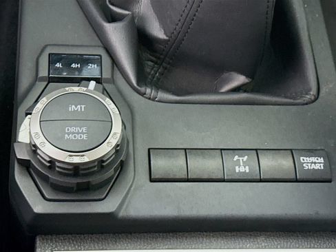 Used 2025 Toyota Tacoma TRD Off-Road AWD/4WD image 11