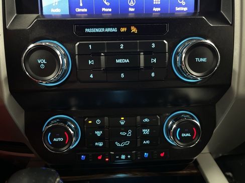 Used 2020 Ford F150 Lariat image 26